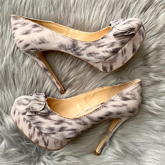 Gianni Bini Cloth Round Toe Platform Heels - Picture 8 of 12